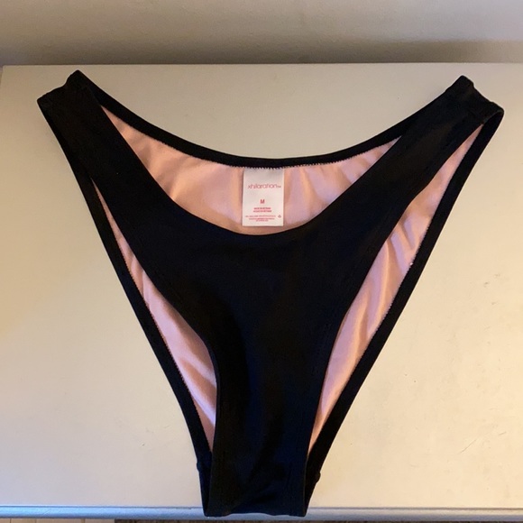 Get ALL 4 new bikini bottoms size medium mix w/different tops smoke free home - Picture 2 of 5
